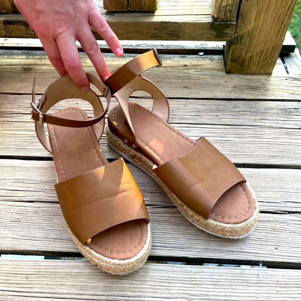 Summer Sandal Faux Leather Woven Platform